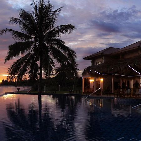 Sara Beachfront Boutique Resort Pathiu Exterior photo