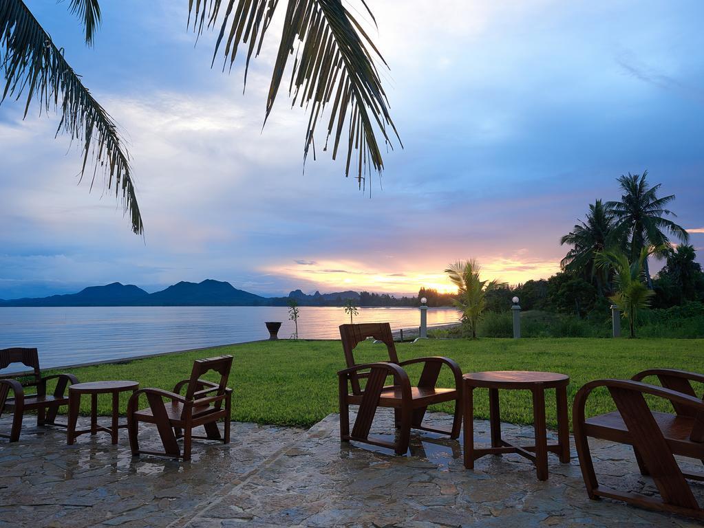 Sara Beachfront Boutique Resort Pathiu Exterior photo