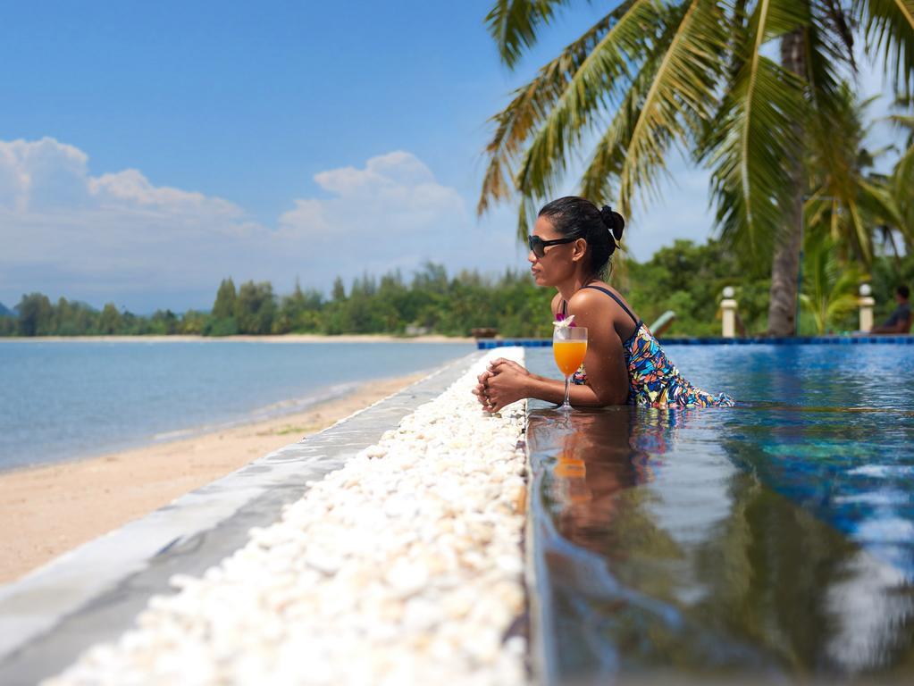 Sara Beachfront Boutique Resort Pathiu Exterior photo