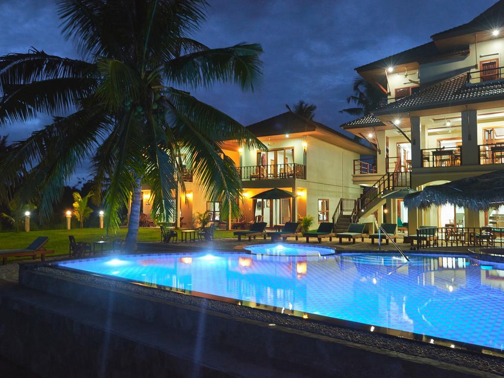 Sara Beachfront Boutique Resort Pathiu Exterior photo
