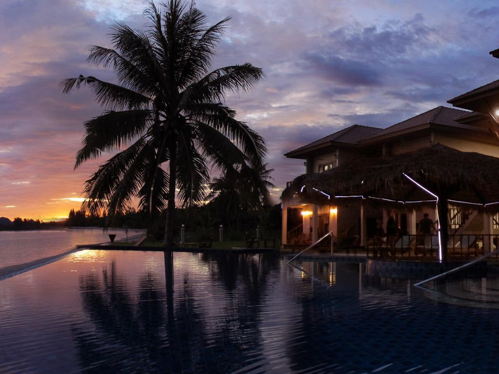 Sara Beachfront Boutique Resort Pathiu Exterior photo
