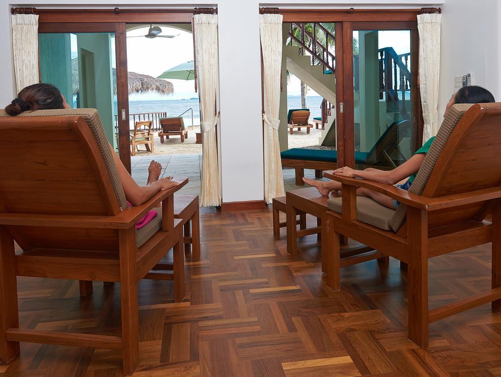 Sara Beachfront Boutique Resort Pathiu Room photo