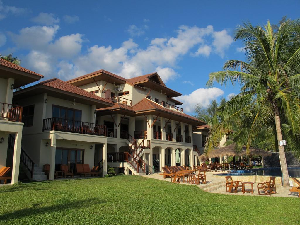 Sara Beachfront Boutique Resort Pathiu Exterior photo