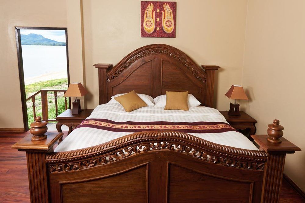 Sara Beachfront Boutique Resort Pathiu Exterior photo