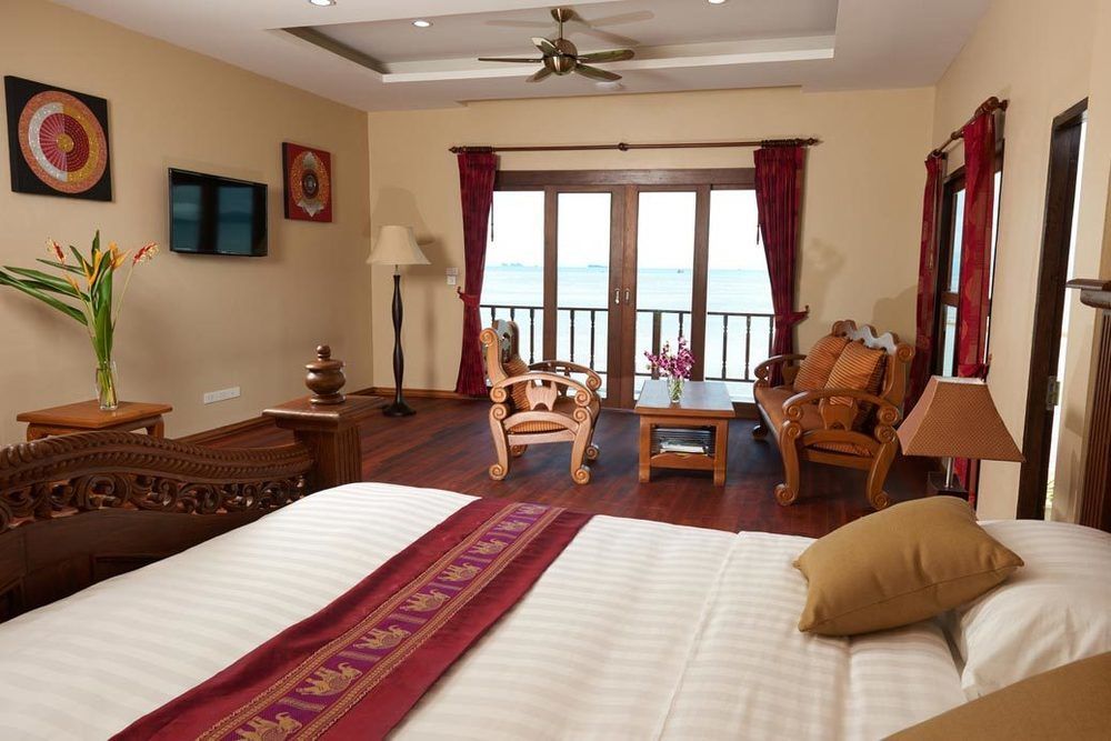 Sara Beachfront Boutique Resort Pathiu Exterior photo