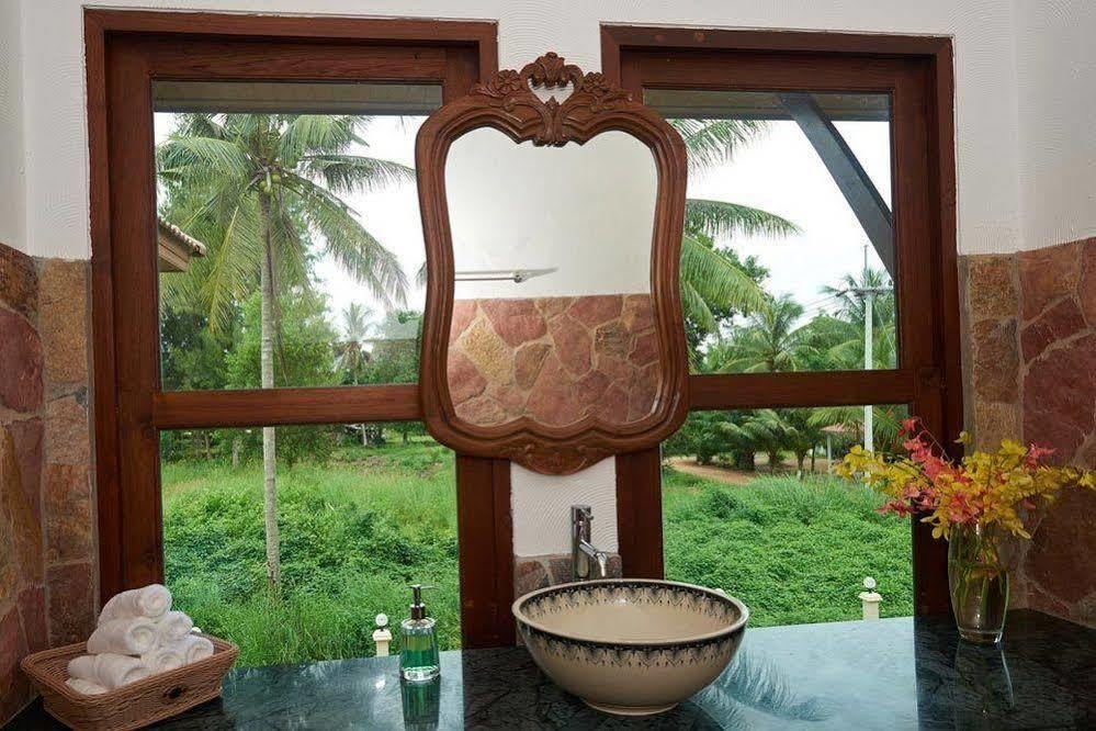 Sara Beachfront Boutique Resort Pathiu Exterior photo